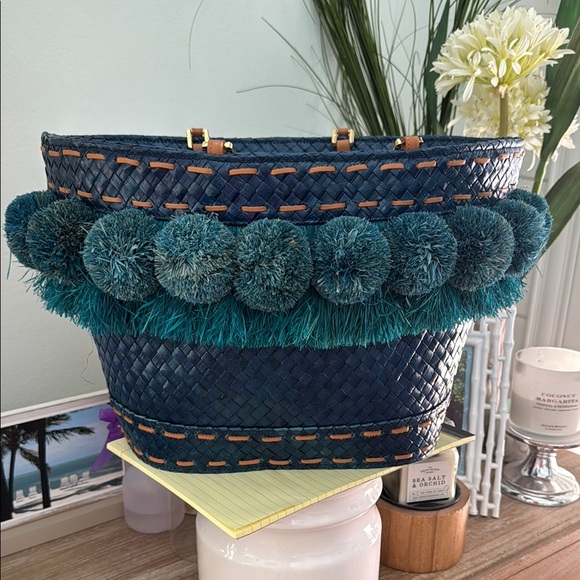 Stylish Blue and Green Tote Bag - Picture 8 of 13